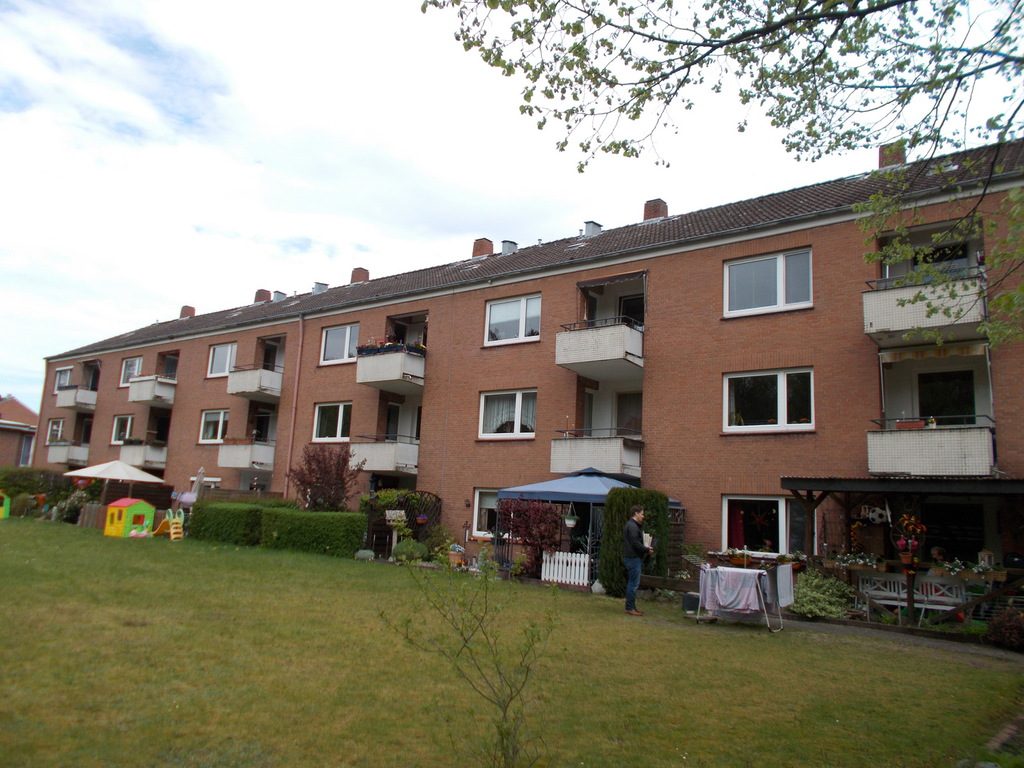 Rotklinker-Wohnanlage mit Balkonen in Neugraben